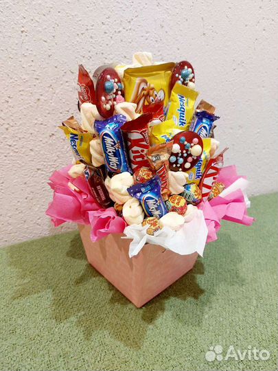 Сладкий букет из шоколада и зефира