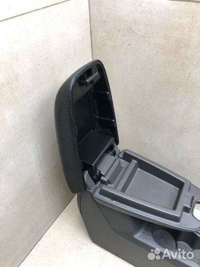 Консоль подлокотник Ford Focus 2 5DR хэтчбек 1