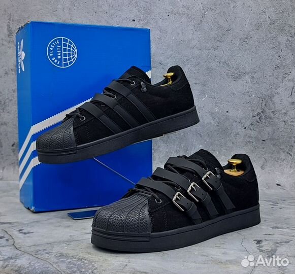 Adidas superstar black