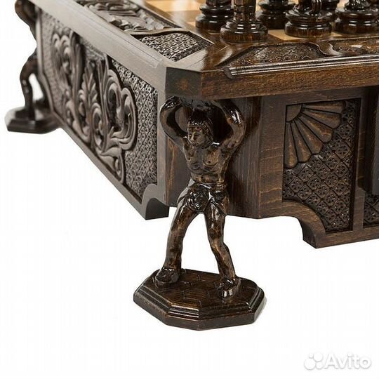 Шахматы резные в ларце 