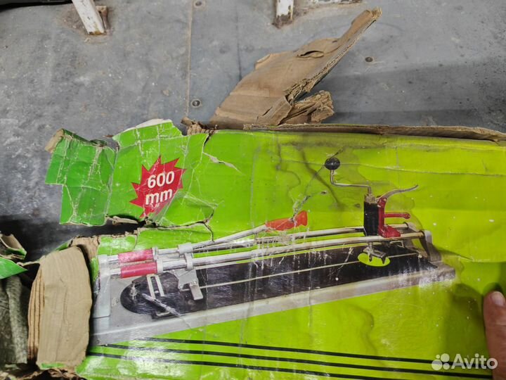 Плиткорез отдам за сладости детям