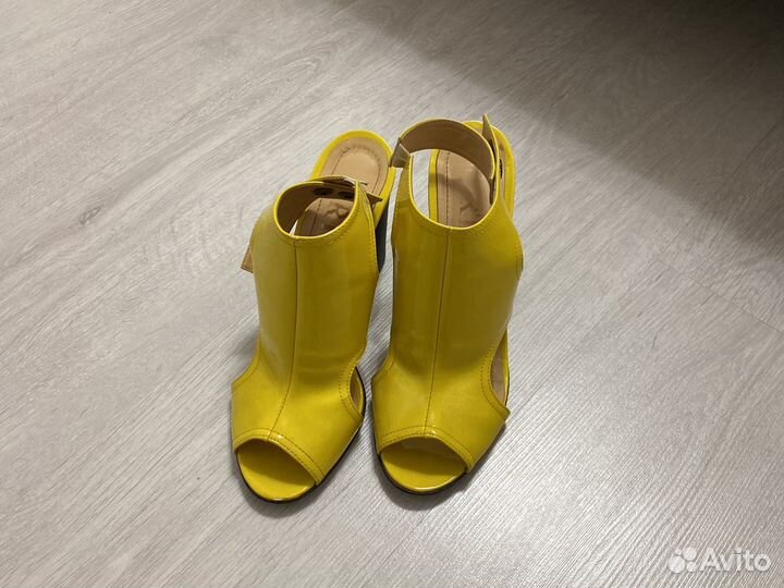 Босоножки 39