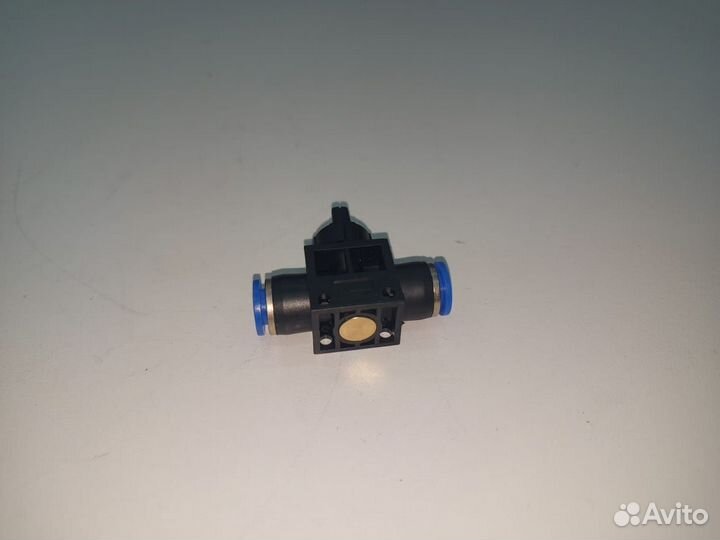 Фитинг для пластиковых трубок 10x10мм с краном