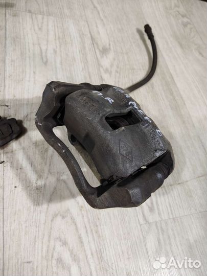 Renault Sandero 1 суппорт