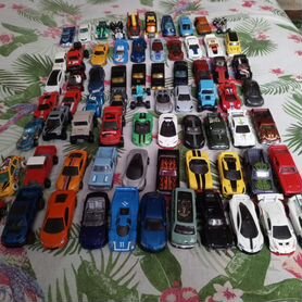 Продам Hot Wheels 185 штук