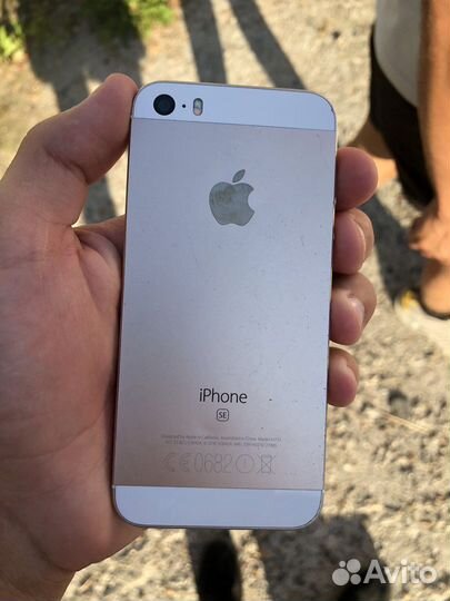 Телефон iPhone se