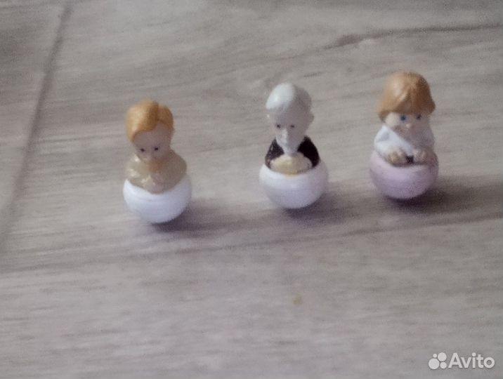 Фигурки неваляшки и космос жетон звёздные войны