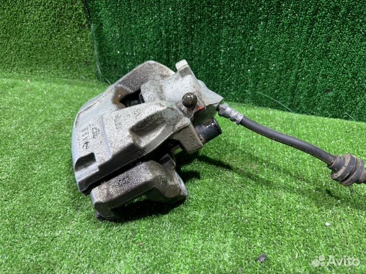 Суппорт тормозной передний левый Renault Duster