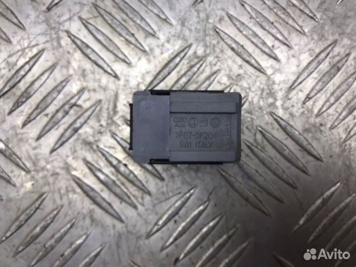 Кнопка аварийной сигнализации Audi A6 C6 2.0 2008