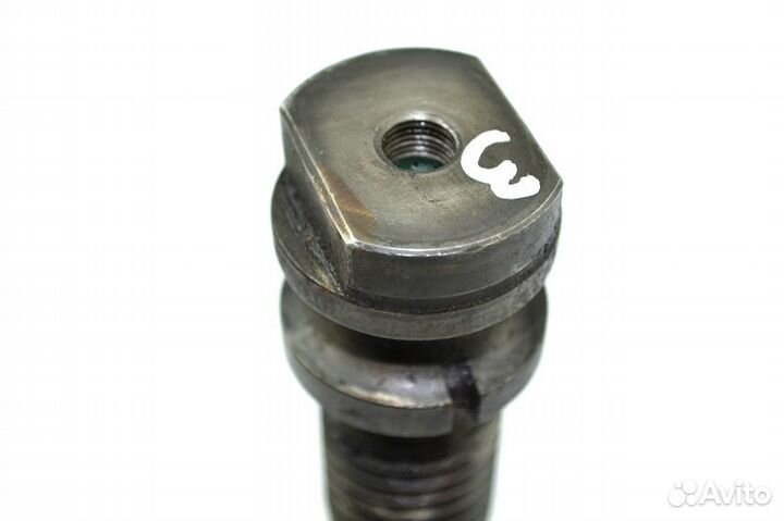 Болт рессорного кронштейна, передний мост scania R