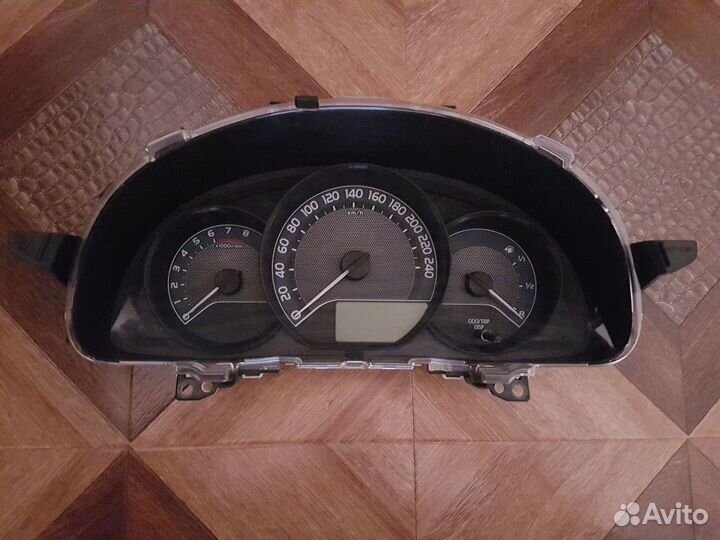 Щиток приборов Toyota Corolla 180 CVT