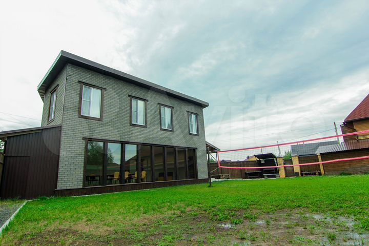 Коттедж 180 м² на участке 10 сот.