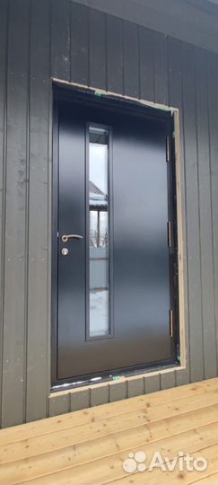 Входная дверь из массива дерева с коробом. С-М2