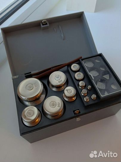 Комплект калибровочных гирь Г–4–1111.10