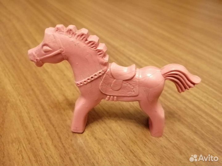 Игрушки киндер домики конь магниты