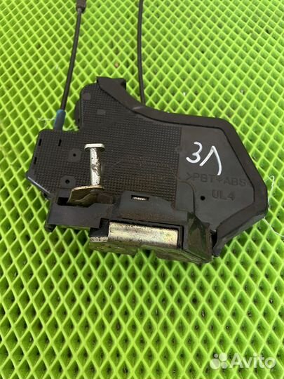 Задний левый замок двери авенсис 2 250