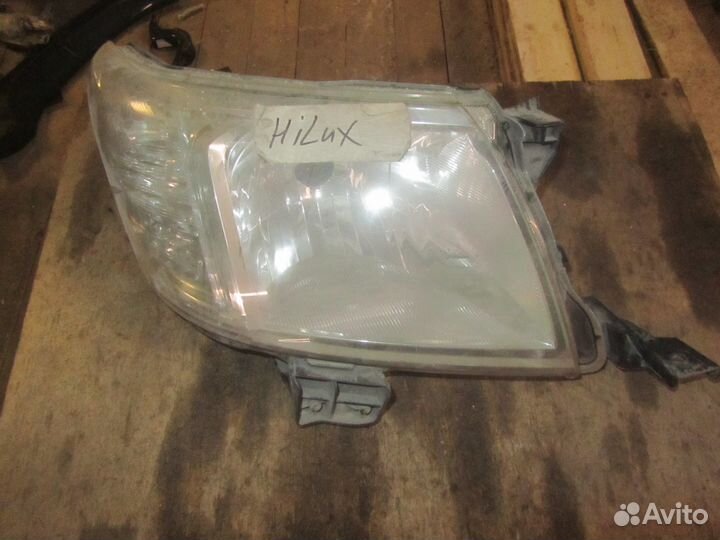 Фара правая для Toyota Hilux 2005-2015