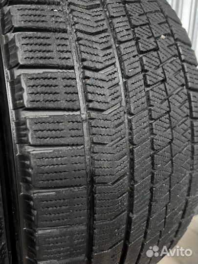 Bridgestone Blizzak VRX2 245/45 R17 99Q