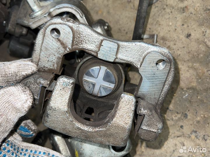 Суппорт задний левый правый honda Civic 4D