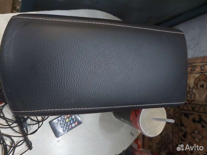 Подлокотник