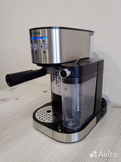 Кофеварка рожковая Polaris PCM 1518AE (б/у)