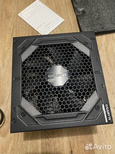 Блок питания для пк 1000w Gigabyte