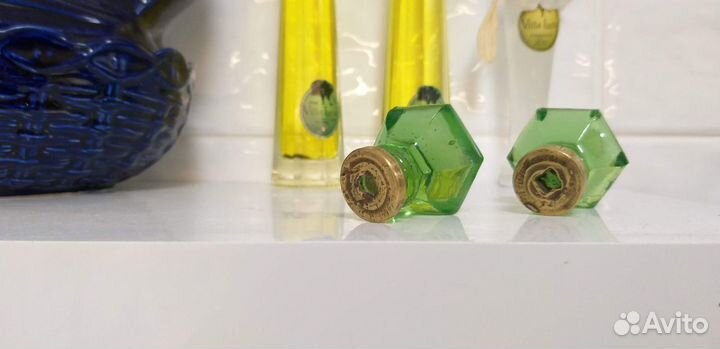 Старинные стеклянные ручки Урановое стекло