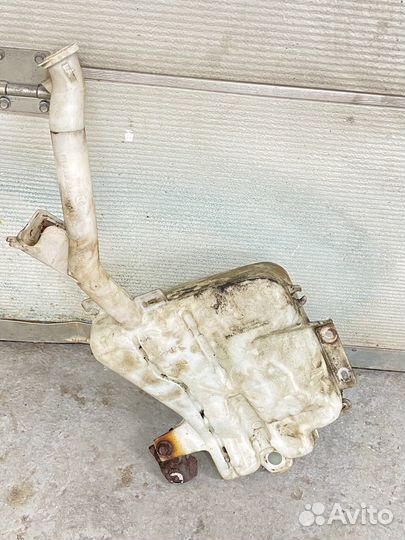 Бачок омывателя L200