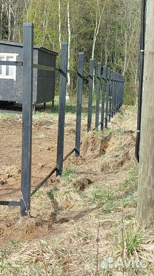 Забор для дачного участка на сваях