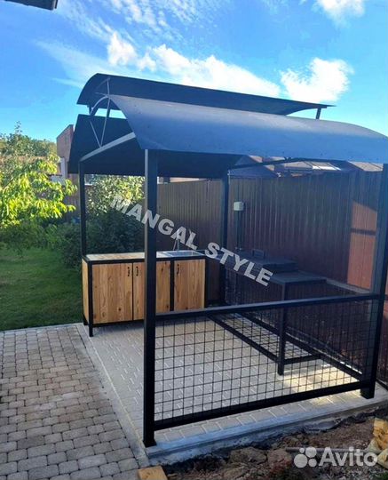 Мангал с крышей