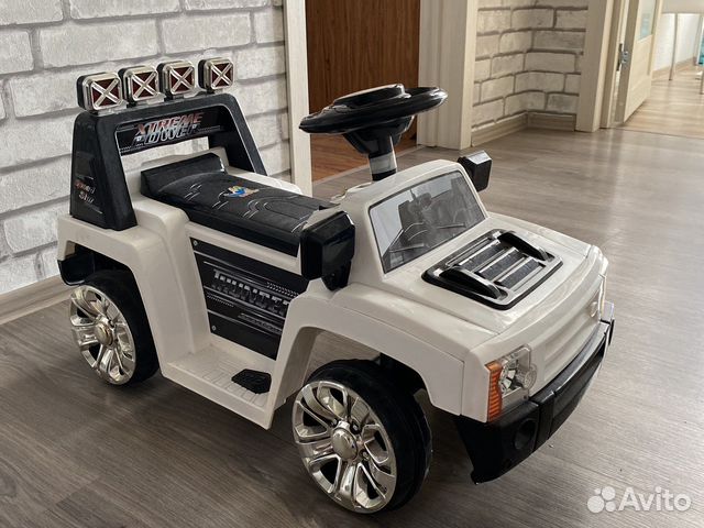 Машинка-каталка детская