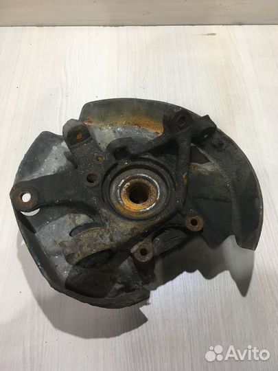 Кулак ступица задний правый мерседес W202