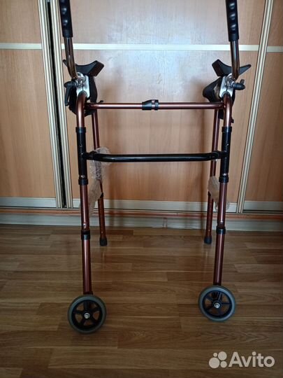 Ходунки для взрослых с колесами