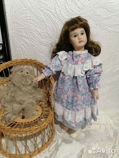 Кукла антикварная фарфоровая