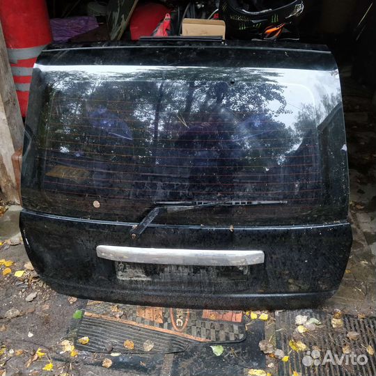 Дверь багажника