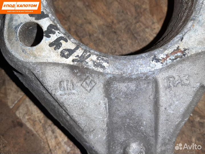 Кулак передний правый Chevrolet Cruze рест