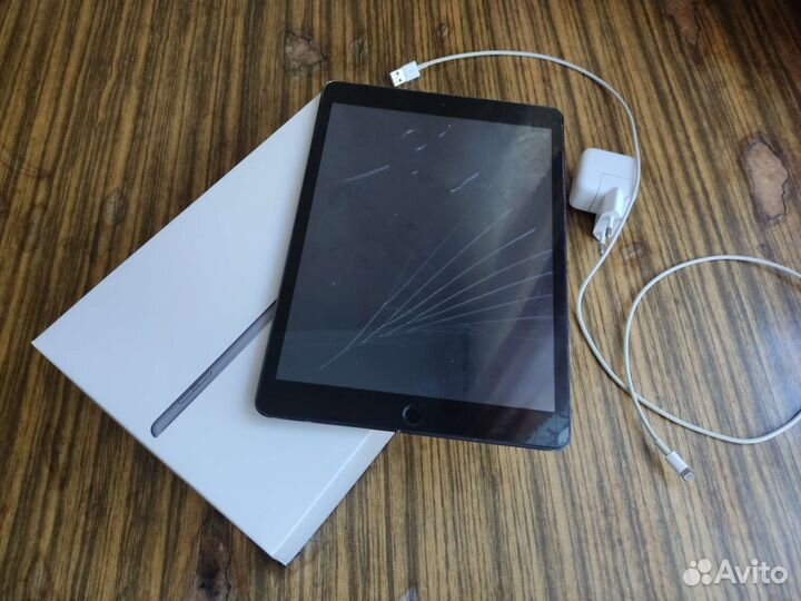 iPad 7 поколения 32gb (не рабочий)