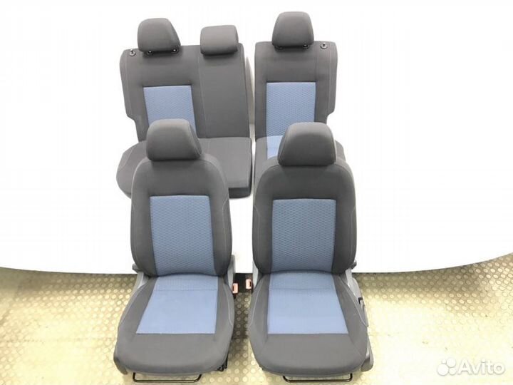 Сиденья комплект Volkswagen Polo 1.6 2013