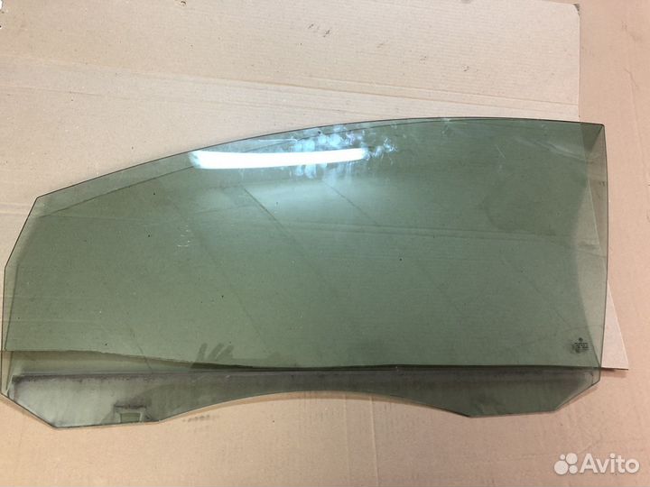 Стекло передней левой двери VW Golf Plus