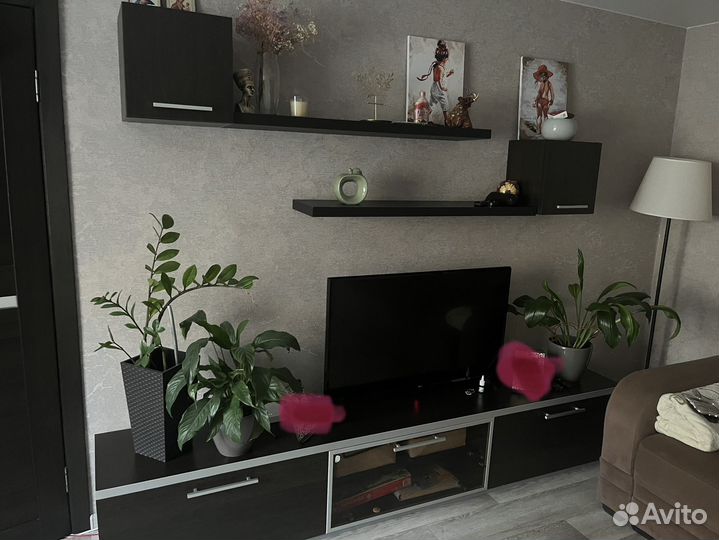 Тумба под телевизор, полка навесная