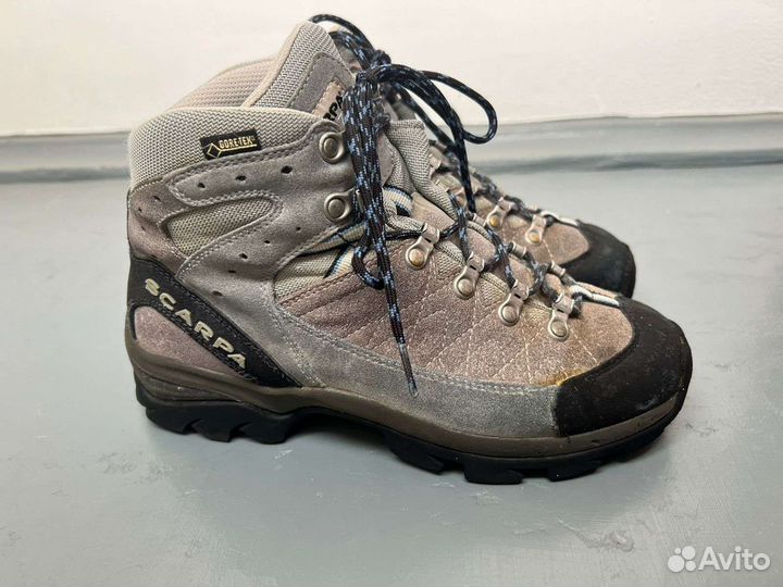 Горные ботинки