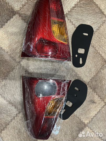 Задний фонарь Renault logan 2004 год