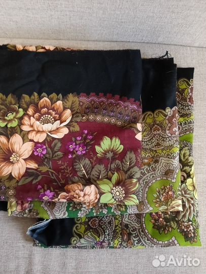 Отрезы ткани из Павлово- Посадских платков / СССР