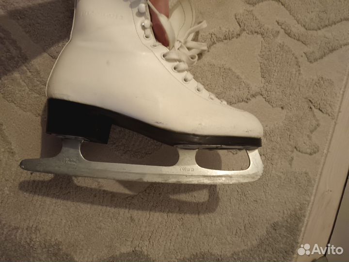 Коньки фигурные 39 размер