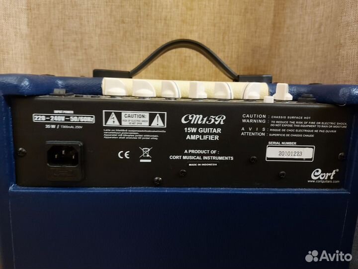Cort CM15R Гитарный комбоусилитель