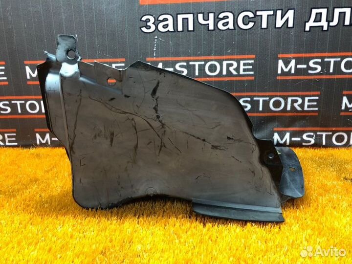 Подкрылок передний левый Mercedes-Benz C-Class