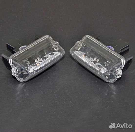 Плафон освещения номерного знака задний Toyota