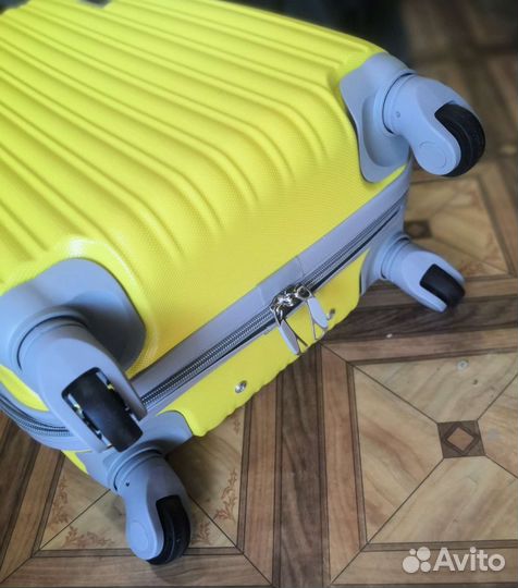 Чемоданы пластиковые