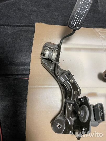 Педаль газа Тойота Avensis и другое мотора 2С те