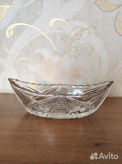 Конфетница хрустальная ладья